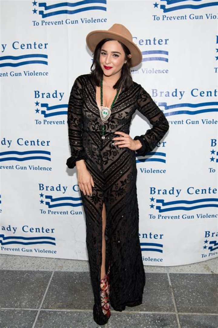 Alisan Porter Net Worth | Celebrity Net Worth