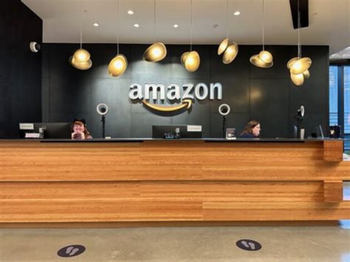 Amazon's Offices Were Next To A Pawn Shop And "Porno Parlor" Back In 1999