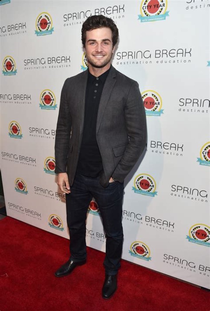 Beau Mirchoff Net Worth | Celebrity Net Worth