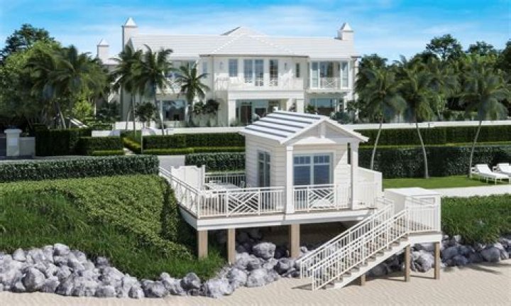 Billionaire Larry Ellison Spends Nearly $50M On Tenth "Billionaire's Beach" Home