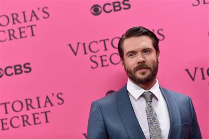 Charlie Weber Net Worth | Celebrity Net Worth