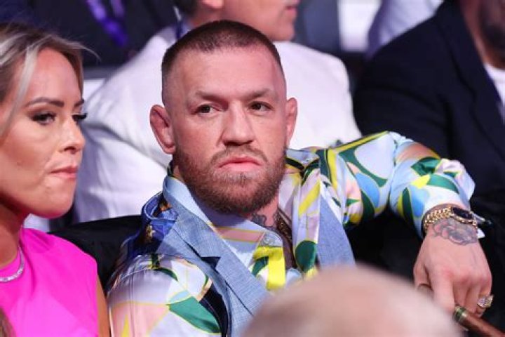 Conor McGregor Wants $100 Million To Fight Floyd Mayweather... And Showtime Is Considering It!