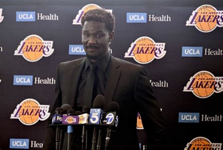 Deandre Ayton Just Signed A $133 Million Contract — And Is Probably Upset About It