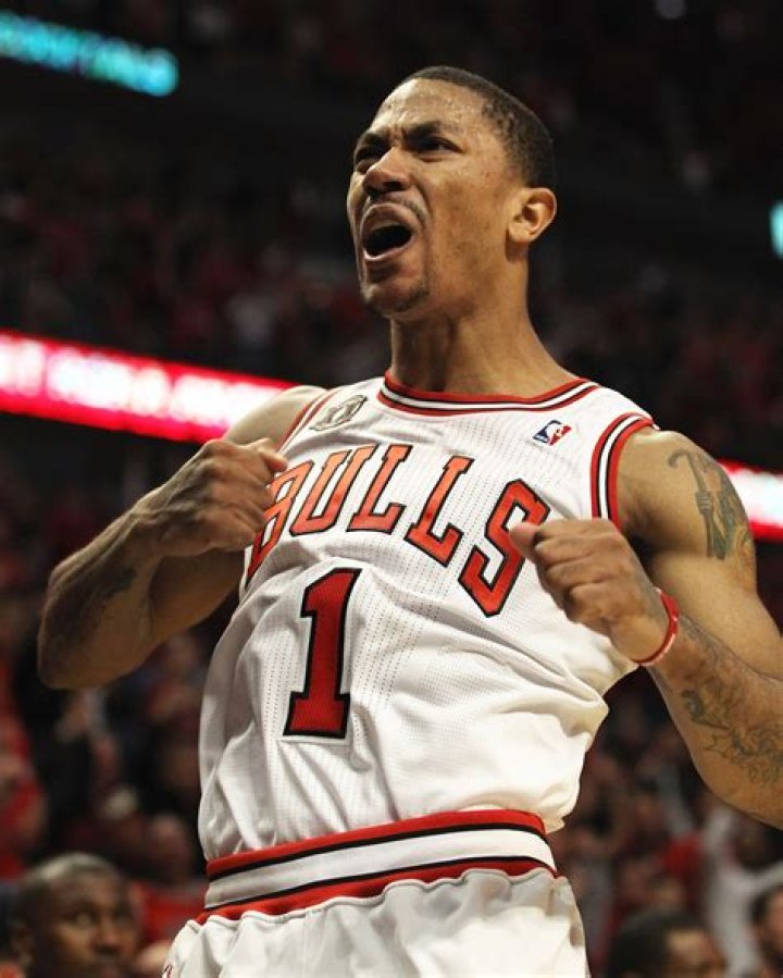 Derrick Rose Is Basically Just Stealing Money From The Bulls Now