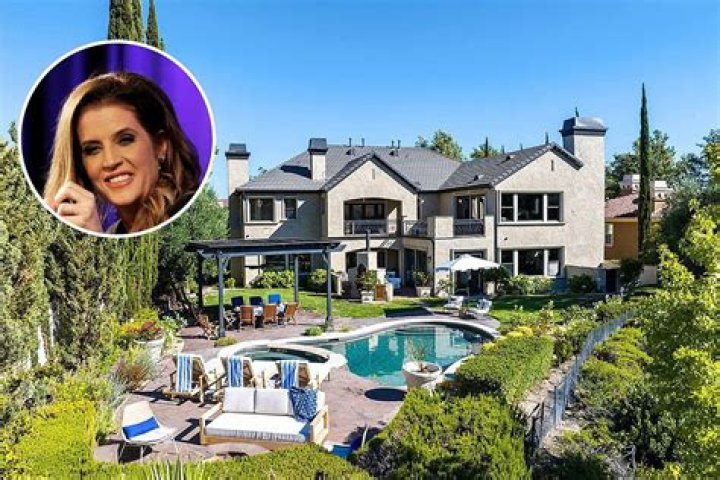 Khloe Kardashian Wants To Sell Her Calabasas Mansion For Almost $19 Million