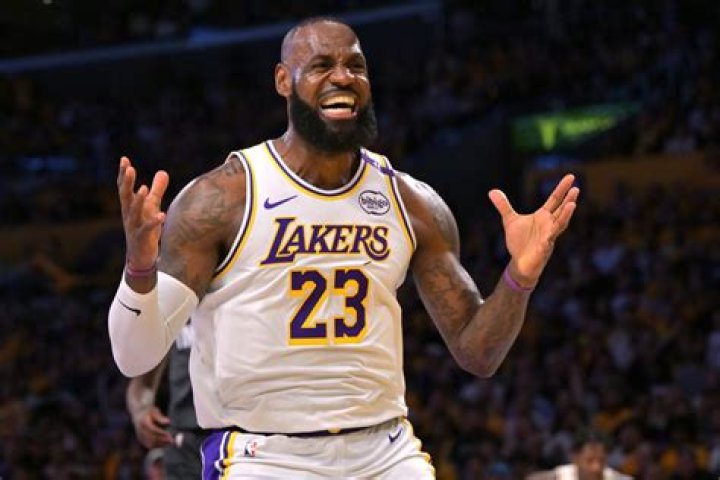 LeBron James Makes $2.5 Million Donation To Muhammad Ali Smithsonian Exhibit