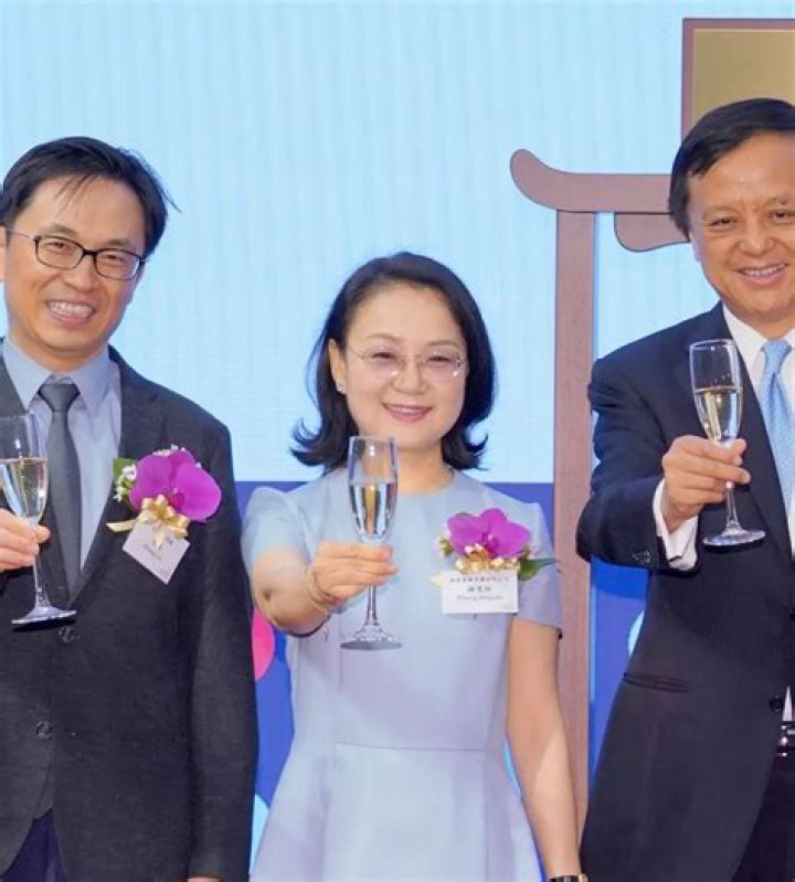 Que Wenbin Net Worth | Celebrity Net Worth