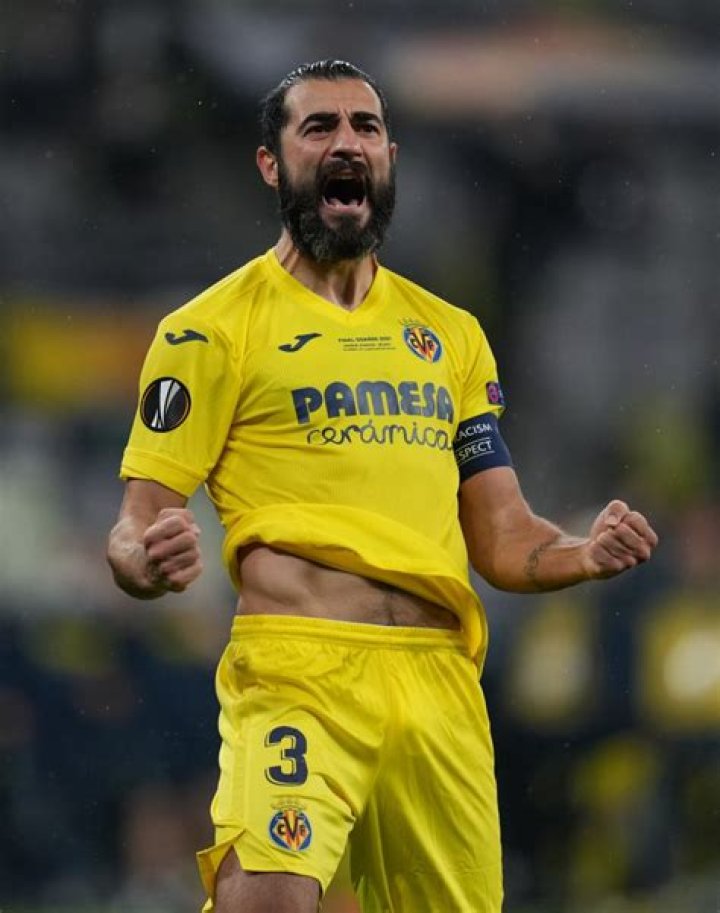 Raúl Albiol Net Worth | Celebrity Net Worth